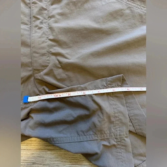 Mountain Hardwear Hiking Shorts Brown Tan - Picture 9 of 9